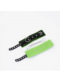 Черно-зеленые кожаные наручники с зеленой строчкой - Crazy Handmade - купить с доставкой в Реутове