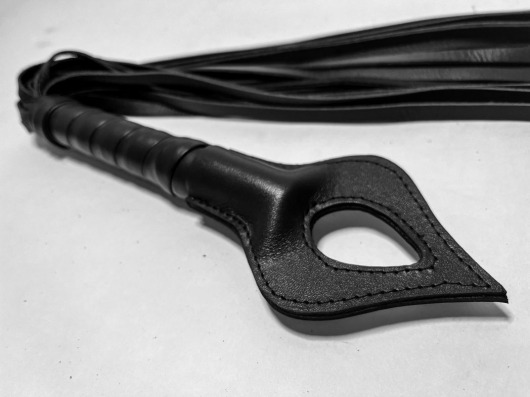 Черная кожаная плеть  Пиковая Дама  - 60 см. - БДСМ Арсенал - купить с доставкой в Реутове