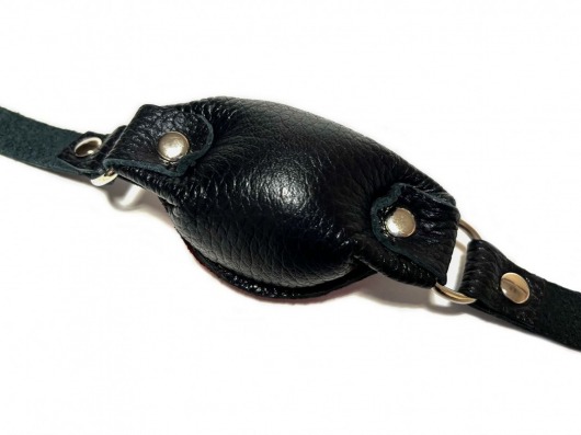 Красно-черный кожаный кляп на ремешках с пряжкой - БДСМ Арсенал - купить с доставкой в Реутове