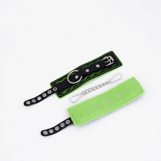 Черно-зеленые кожаные наручники с зеленой строчкой - Crazy Handmade - купить с доставкой в Реутове