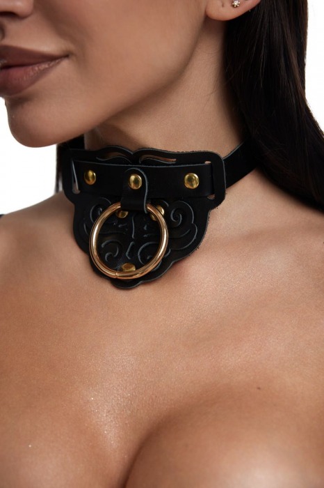Черный фигурный кожаный ошейник с золотистой фурнитурой - Crazy Handmade - купить с доставкой в Реутове